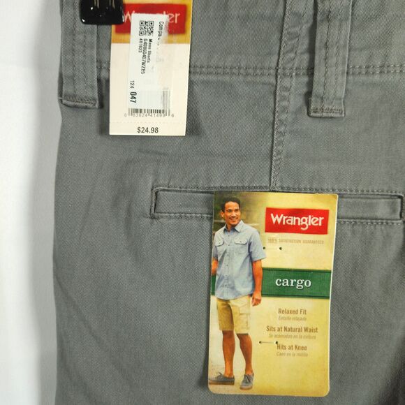 NWT Wrangler Men's 44 Gray Cargo Relaxed Fit Knee Length Tech Pocket Shorts - Picture 3 of 16
